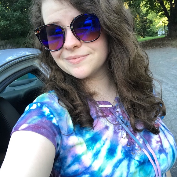 Meet your Posher, Zoe - Picture 4 of 4